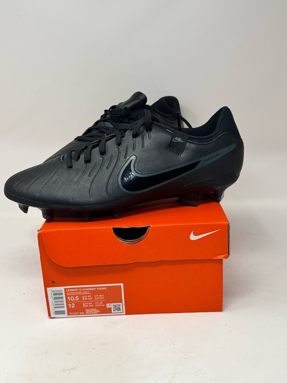 Nike Men’sTiempoLegend 10 academy FG/MG Soccer Cleats - Black  10.5 New with box
